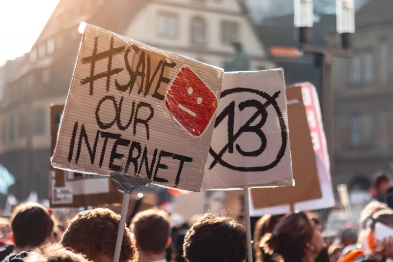 The Internet’s Green Revolution: How Online Trends Are Shaping a Sustainable Future
