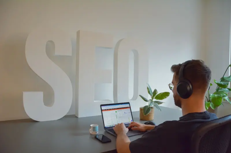 Beyond Clicks: How Attribution Modeling is Re‑Engineering Search Engine Marketing
