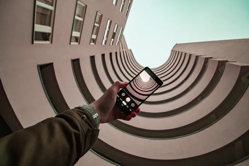 Exploring the World in Style: How Smartphones Are Revolutionizing Travel