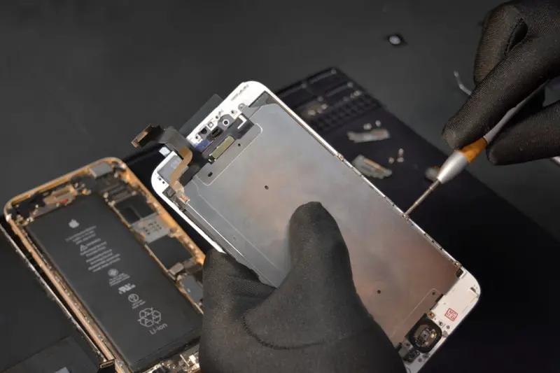 Why the Smartphone Repair Revolution Matters More Than Ever