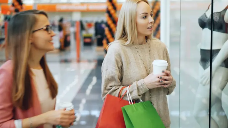How AR Mirrors Are Transforming the Shopping Experience