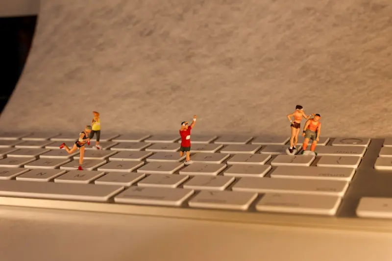Micro‑Communities: How Tiny Digital Tribes Are Redefining Modern Society
