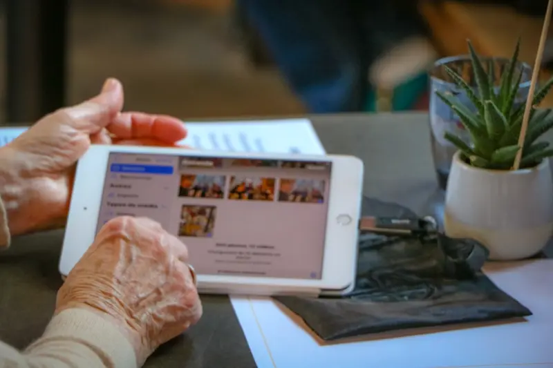 Why Seniors Are the Unexpected Leaders in Digital Mentorship