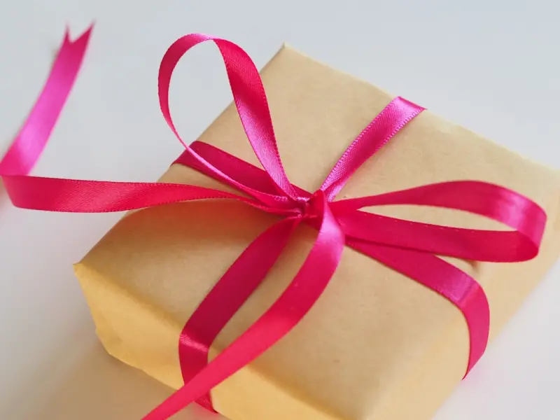 The Gift Revolution: Turning Thoughtful Surprises into Workplace Power Moves