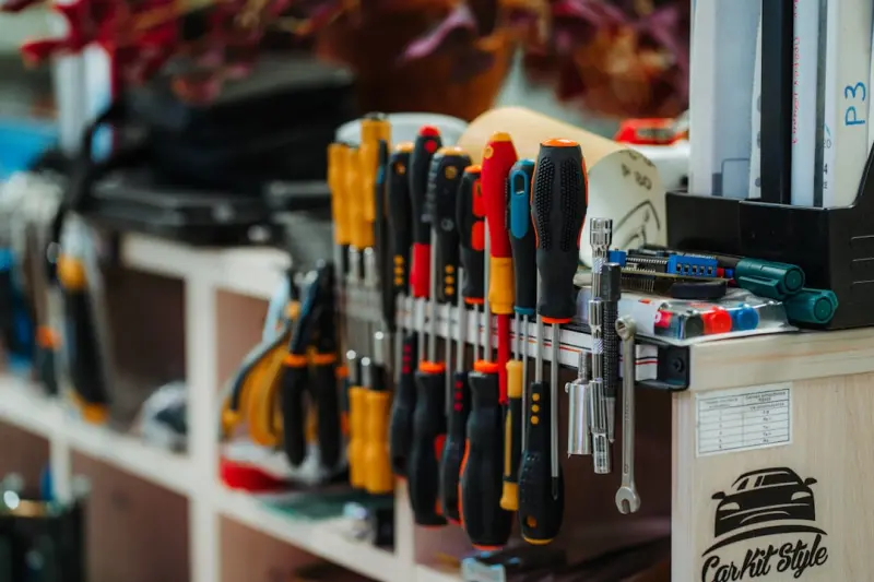 Crafting a Modern Knowledge Toolbox for Professionals