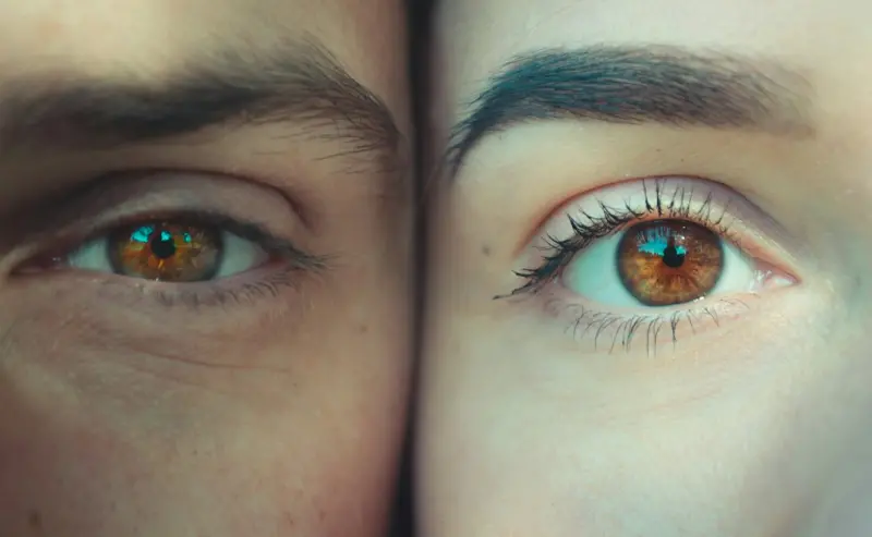 Micro‑Moment Marketing: Turning Split‑Second Glances into B2B Wins